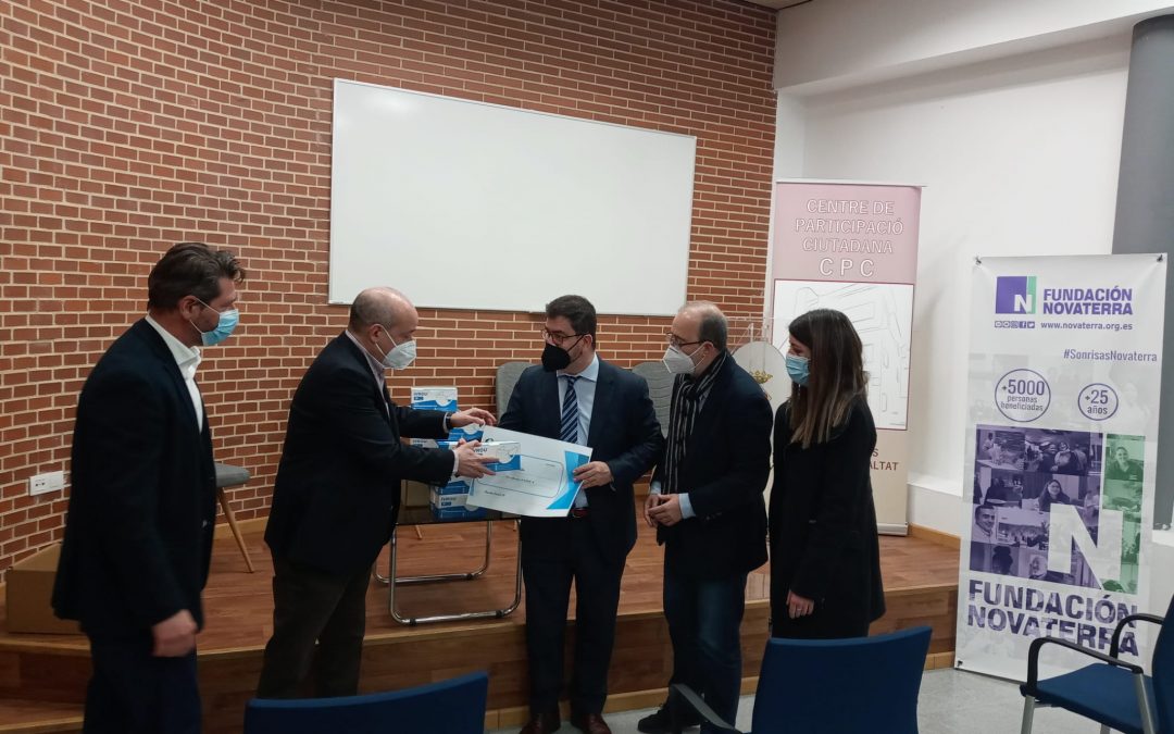 La empresa Amcor dona a Novaterra 2.000€ y 800 mascarillas