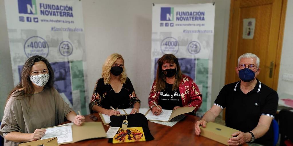 Una camiseta Solidaria de Maka y Olé, emprendedora de Dona Emprèn, en beneficio de Novaterra