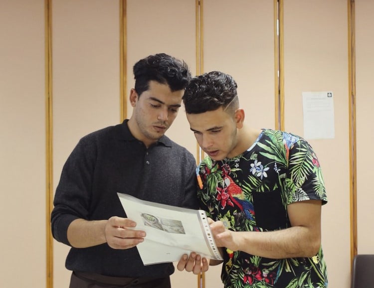 jovenes-estudiando