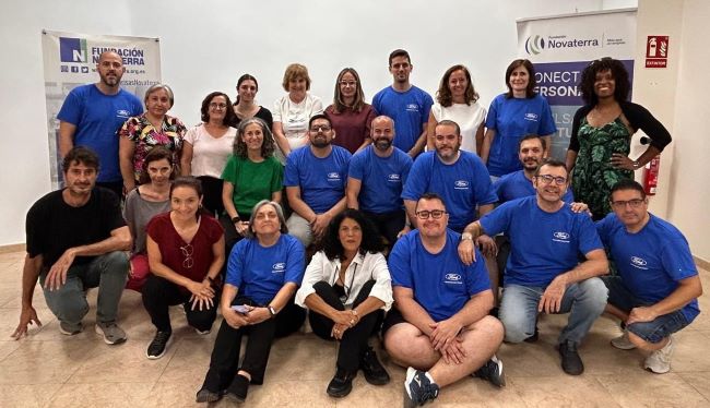 Voluntariado de Ford España y equipo de Fundación Novaterra se unen en jornada de inclusión digital y mantenimiento